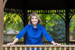 Annette Power Pose - Kinstone