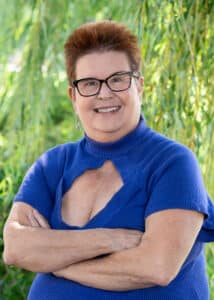 Author photo 2022 - Kinstone